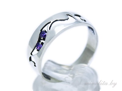 Серебряное кольцо с фиолетовыми цирконами