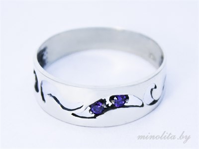 Серебряное кольцо с фиолетовыми цирконами