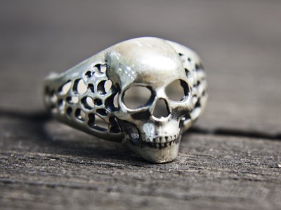Кольцо череп мужское из серебра