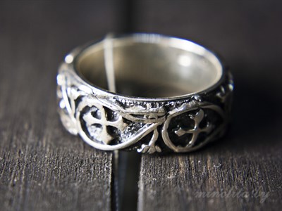Серебряное кольцо рокерское