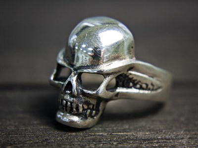 Мужское кольцо череп из серебра 925 пробы 