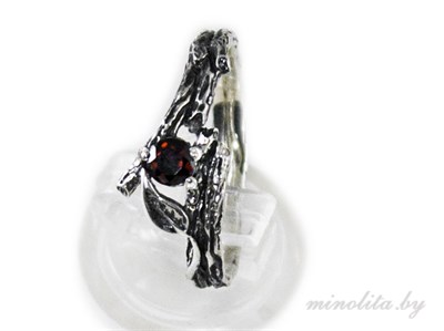 Серебряное кольцо женское с чернением, вставка натуральный камень.