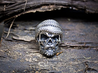 Кольцо серебряное череп байкер