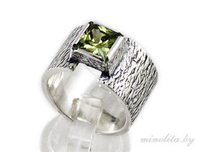 Серебряное кольцо женское с чернением, вставка натуральный камень. 