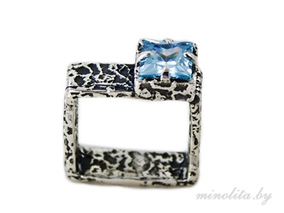 Серебряное кольцо квадратное с голубым камнем 