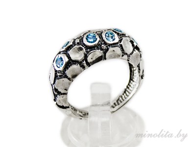 Серебряное кольцо женское с голубыми цирконами.