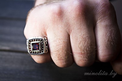 Мужское кольцо печатка с камнем из серебра 925 пробы с чернением