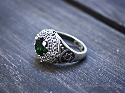 Серебряное кольцо мужское с зеленым камнем купить в Минске