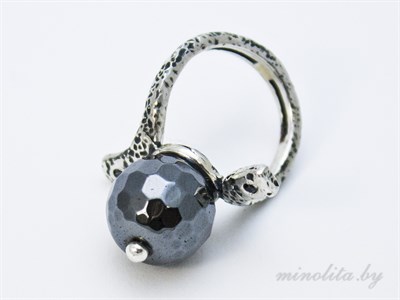 Серебряное кольцо с гематитом