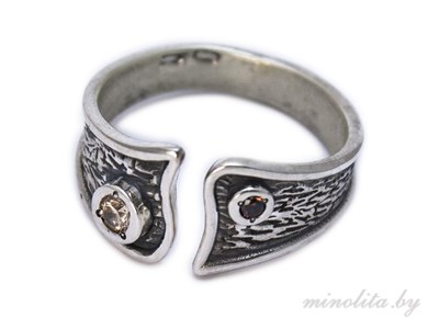 серебряное кольцо женское с камнем цвет шампань