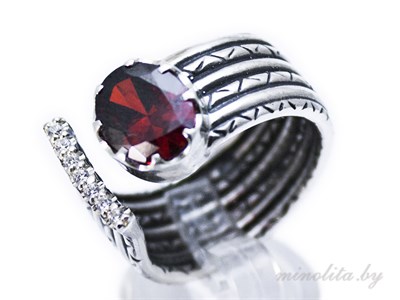Серебряное кольцо открытое с рубиновым камнем