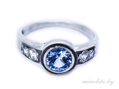 Серебряное кольцо женское с голубым камнем