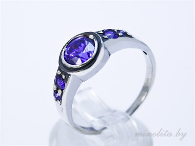 Серебряное кольцо с фиолетовым камнем