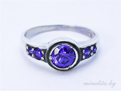 Серебряное кольцо с фиолетовым камнем