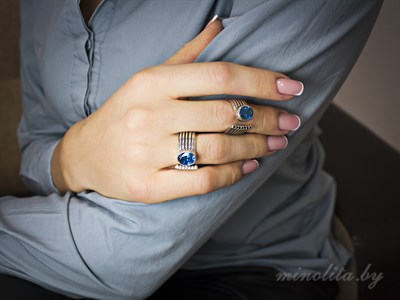 Серебряное кольцо с голубым камнем