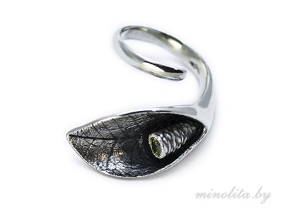 Серебряное кольцо цветок с камнем